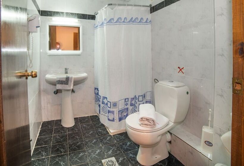 اتاق خانوادگی با چشمانداز دریا, Porto Koukla Beach