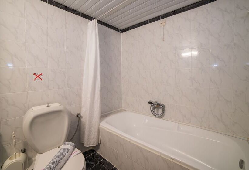 اتاق خانوادگی با چشمانداز دریا, Porto Koukla Beach