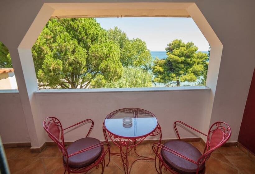 اتاق خانوادگی با چشمانداز دریا, Porto Koukla Beach