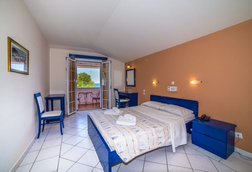 اتاق خانوادگی با چشمانداز دریا, Porto Koukla Beach