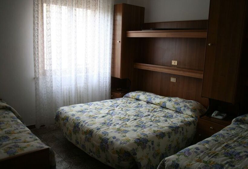 Номер Стандарт Трехместный, Rosati