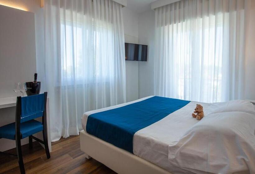 اتاق استاندارد سه نفره, Tarabella