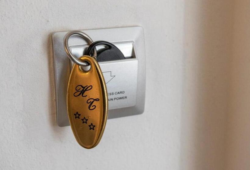 اتاق استاندارد سه نفره, Tarabella