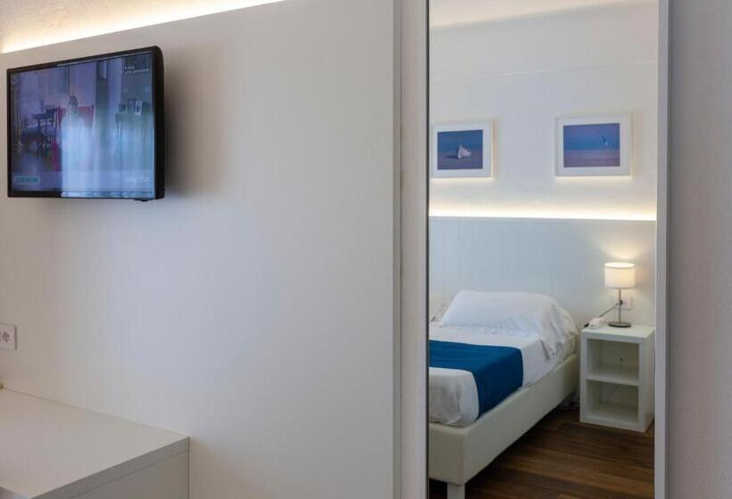 اتاق استاندارد سه نفره, Tarabella