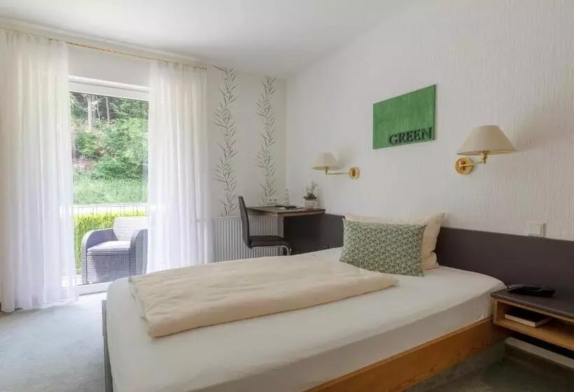 Standard Yhden Hengen Huone, Luckai Hotel & Restaurant Inhaber Dennis Burmann