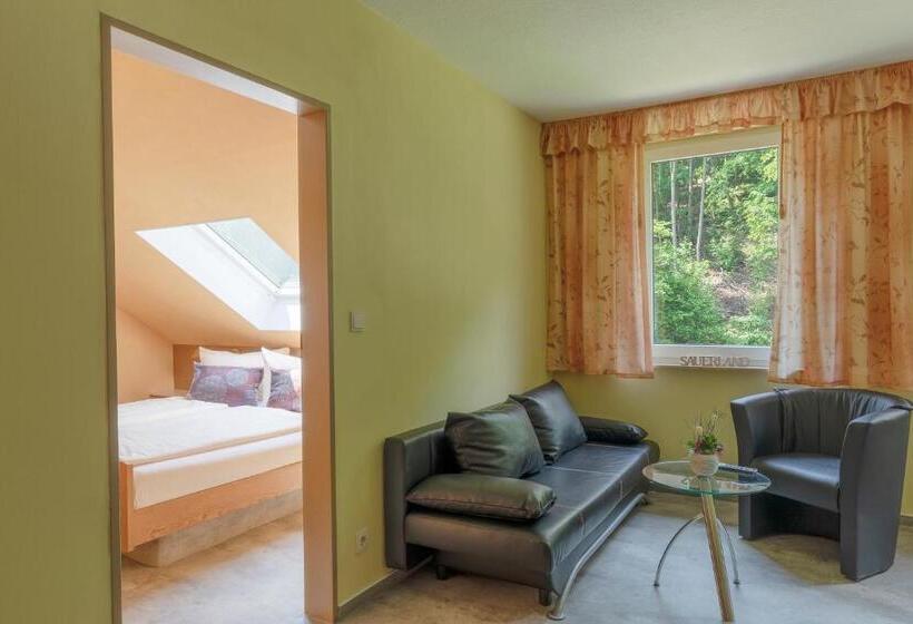 标准三人间, Luckai Hotel & Restaurant Inhaber Dennis Burmann