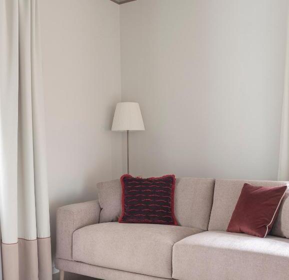 Люкс Deluxe Кровать Кинг, Villa Helvetia