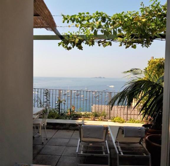 Camera Deluxe Vista Mare, Villa Rosa