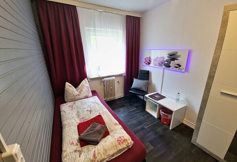 스탠다드 트리플 룸, Pension Hamburg