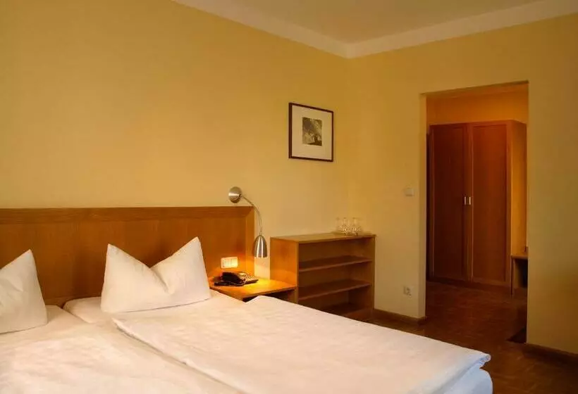 Standard Room, Dom Eck