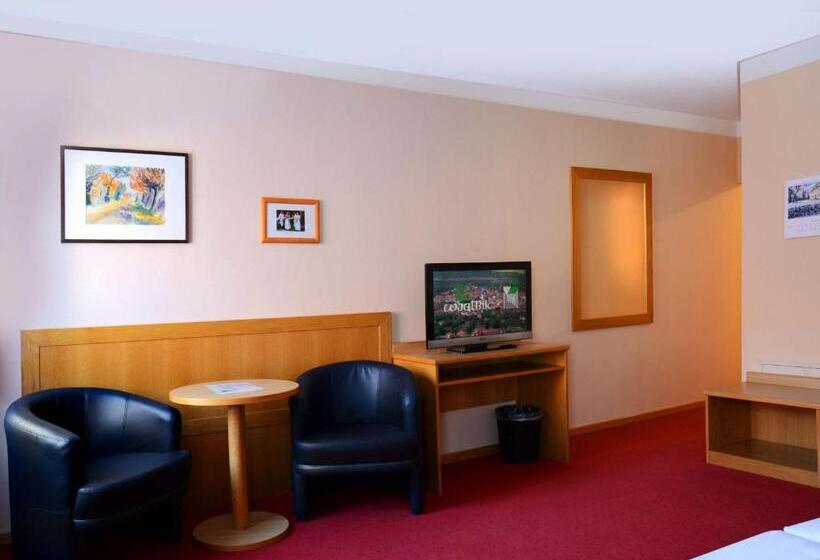 חדר קומפורט, Dom Eck