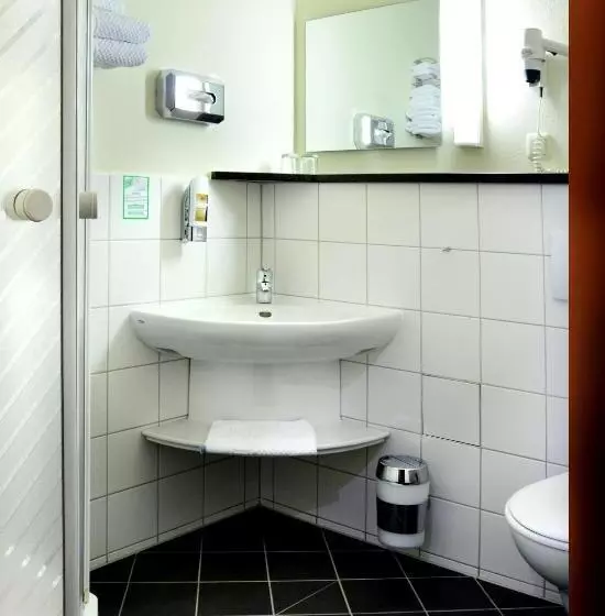 Comfort Room, Dom Eck
