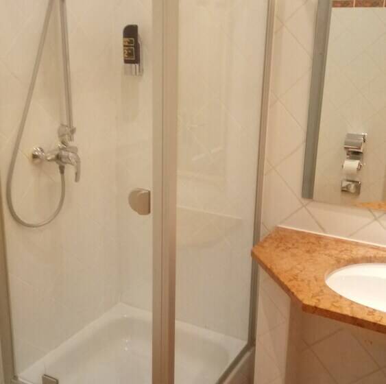 Quarto Estandar Individual, Freihof