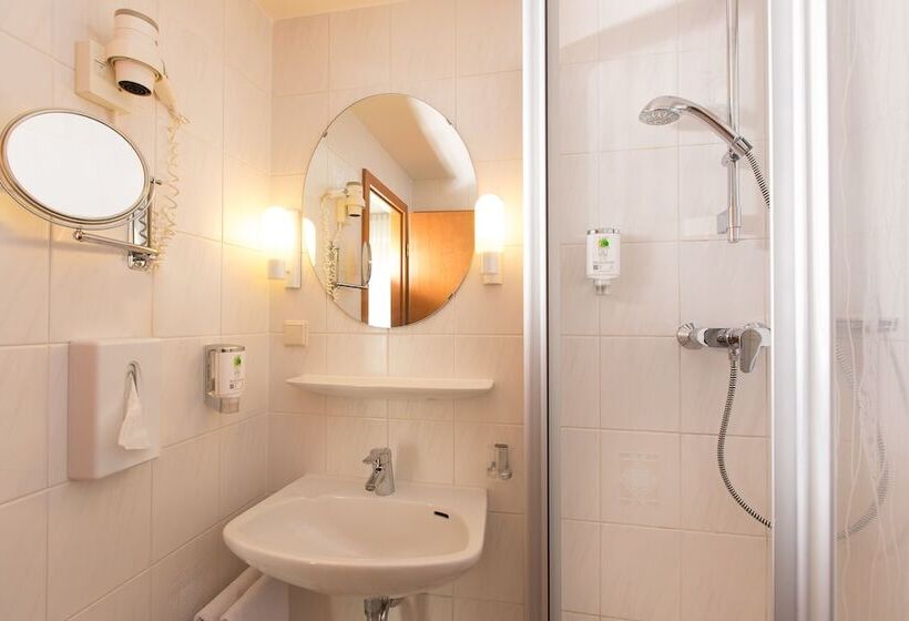 Quarto Estandar Individual, Kapuzinerhof