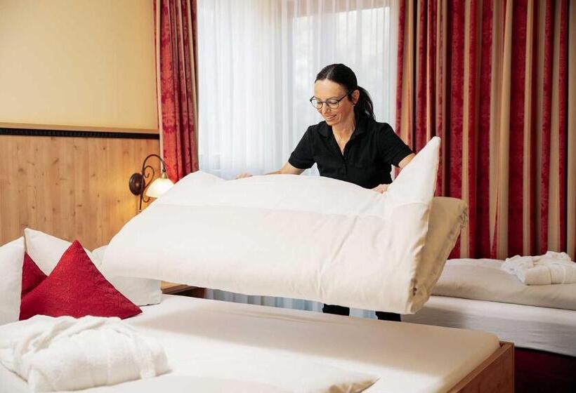 חדר סופריור לשלושה, Park Cafe Reichl