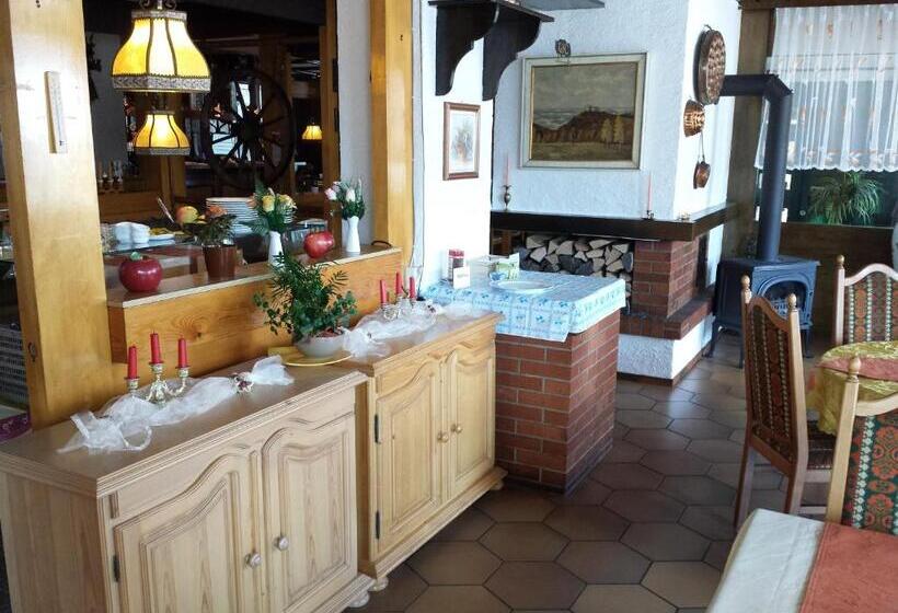 Трехместный Номер Стандарт с Балконом, Pension Waldeck