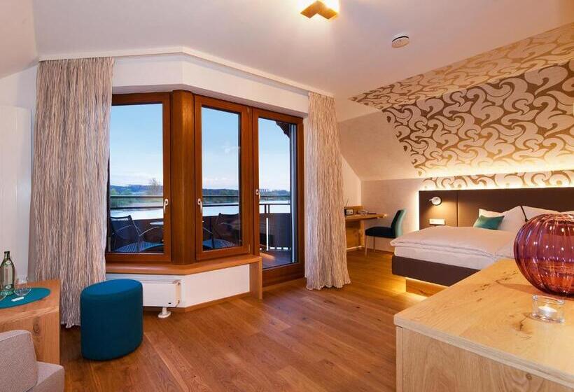 Superior Room with Balcony, Restaurant Seehalde