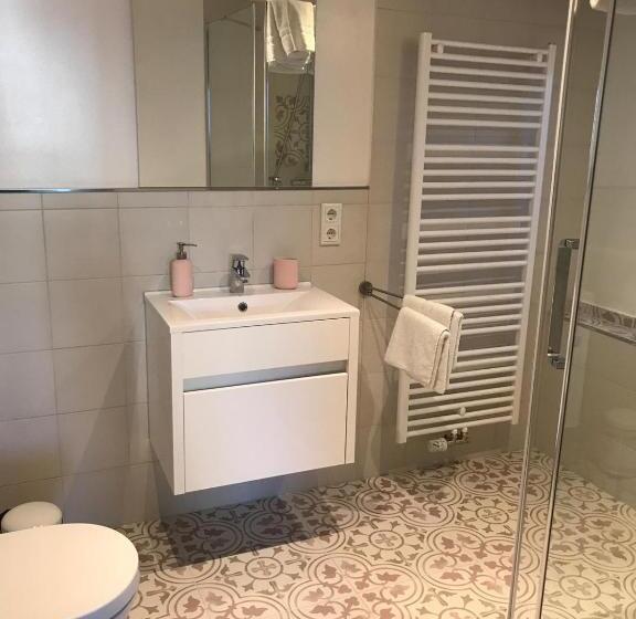 스탠다드 룸, Zum Braunen Hirschen