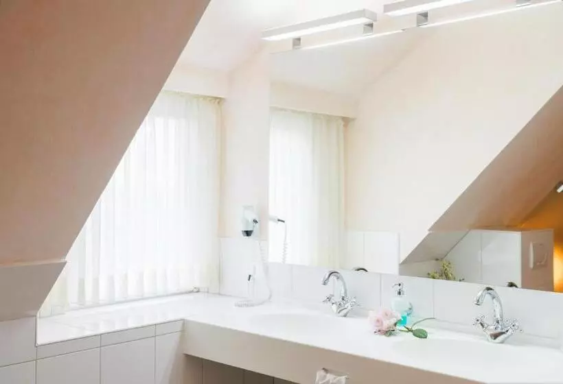 コンフォートルーム, Landhaus Hopen