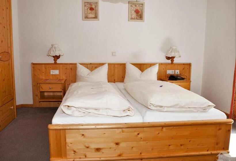 غرفة قياسية مزوَّدة بشُرفة, Landgasthaus Kurz Hotel & Restaurant Am Feldberg   Schwarzwald