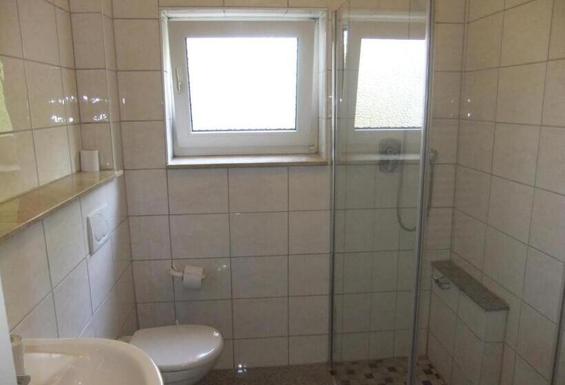 חדר סטנדרט לשלושה, Adriatic