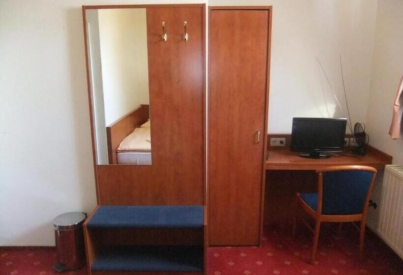 חדר סטנדרט לארבעה, Adriatic