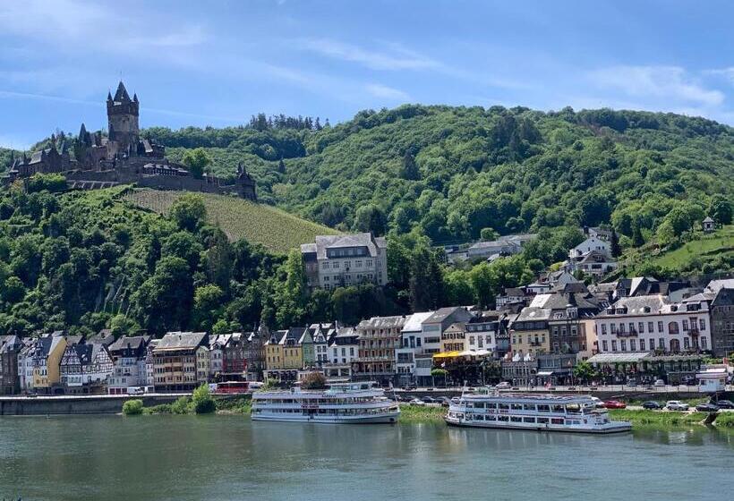 Junior suite with river view, Am Hafen