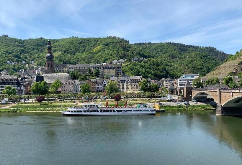 اتاق استاندارد با چشم‌انداز رودخانه, Am Hafen