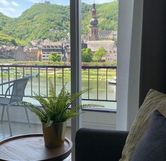 Junior suite with river view, Am Hafen