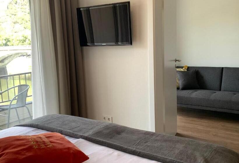 Junior suite with river view, Am Hafen