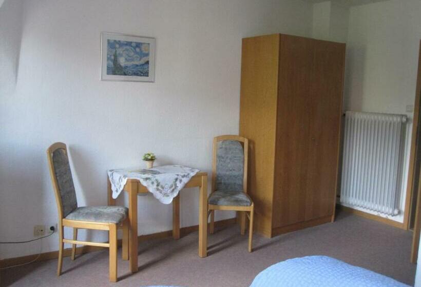 标准间, Bei Weirich