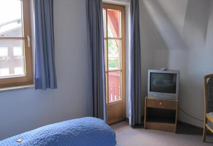 标准间, Bei Weirich