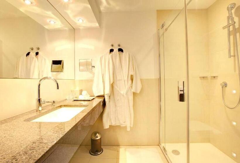 חדר פרמיום, Favor