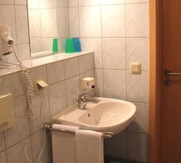 غرفة قياسية ثلاثية, Garni Am Schlosspark