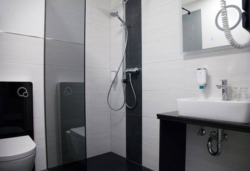 חדר סטנדרט יחיד, Im Kaiserpark