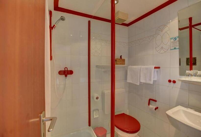 غرفة عائلية, Ricci