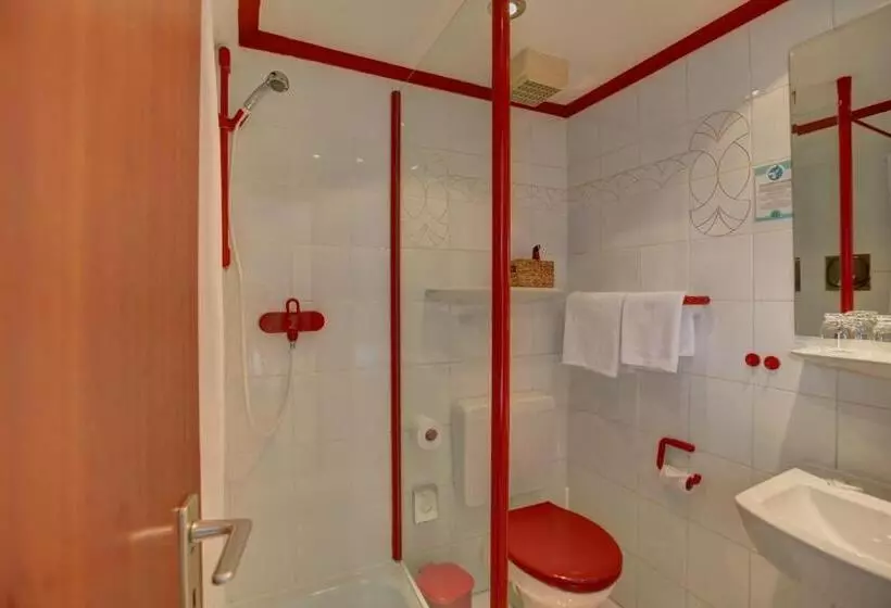 Quarto Familiar, Ricci