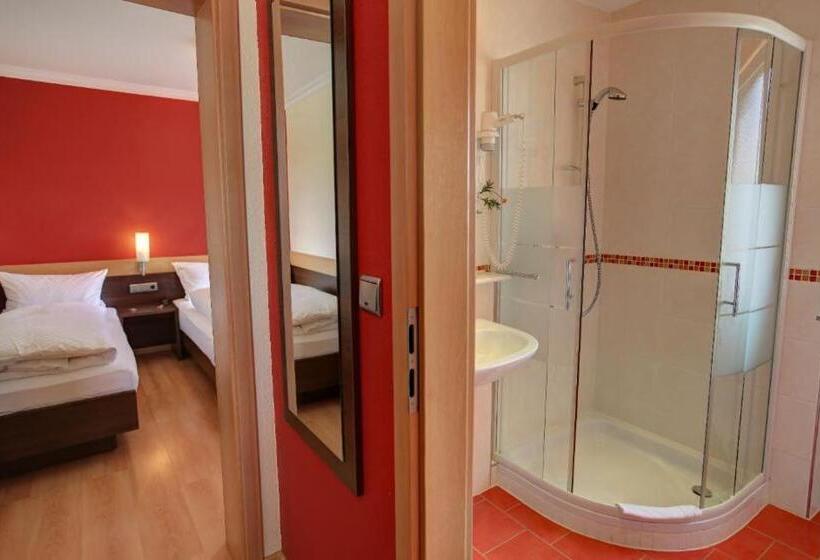 غرفة عائلية, Ricci