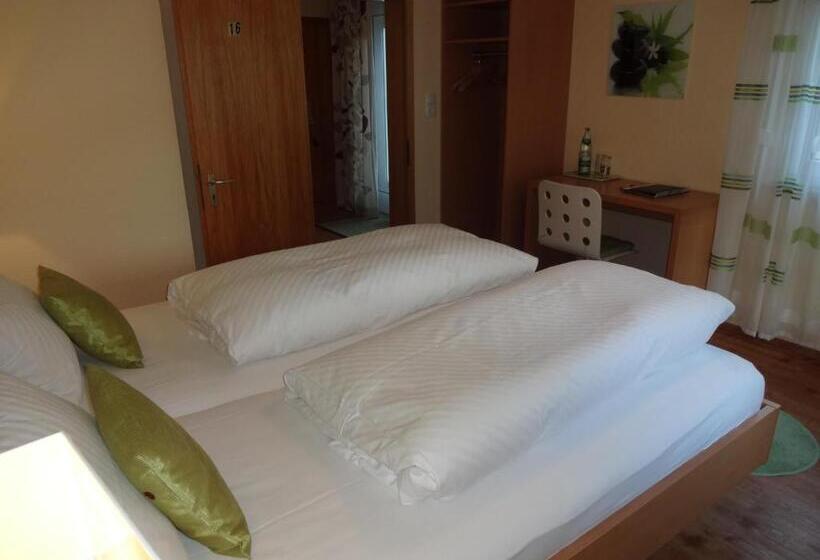 جناح جونيور, Ricci