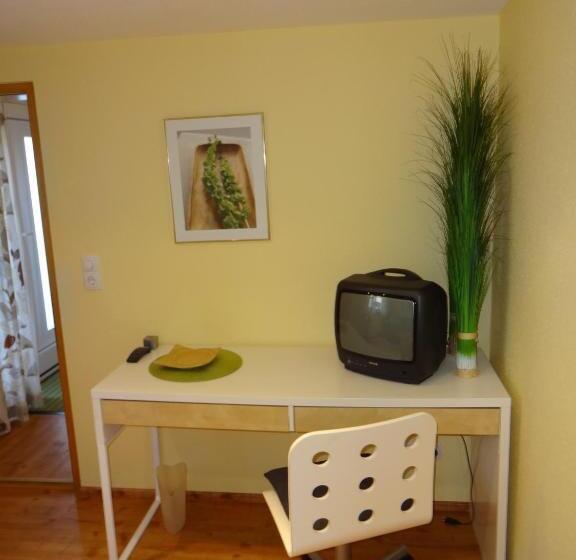 جناح جونيور, Ricci