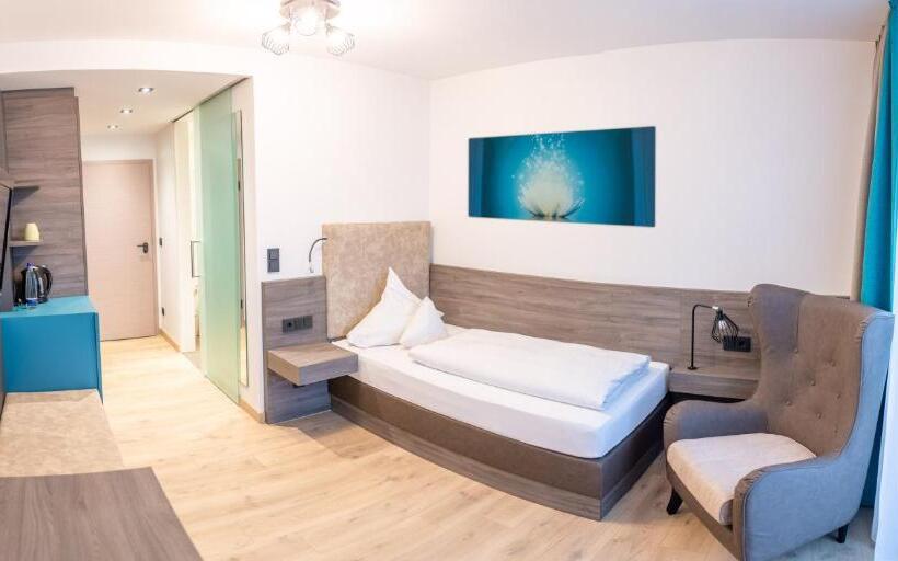 חדר דלוקס יחיד, Sacher Stoiber