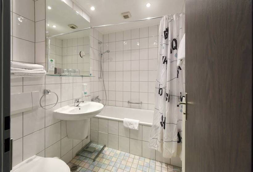 اتاق استاندارد سه نفره, Schumacher Düsseldorf