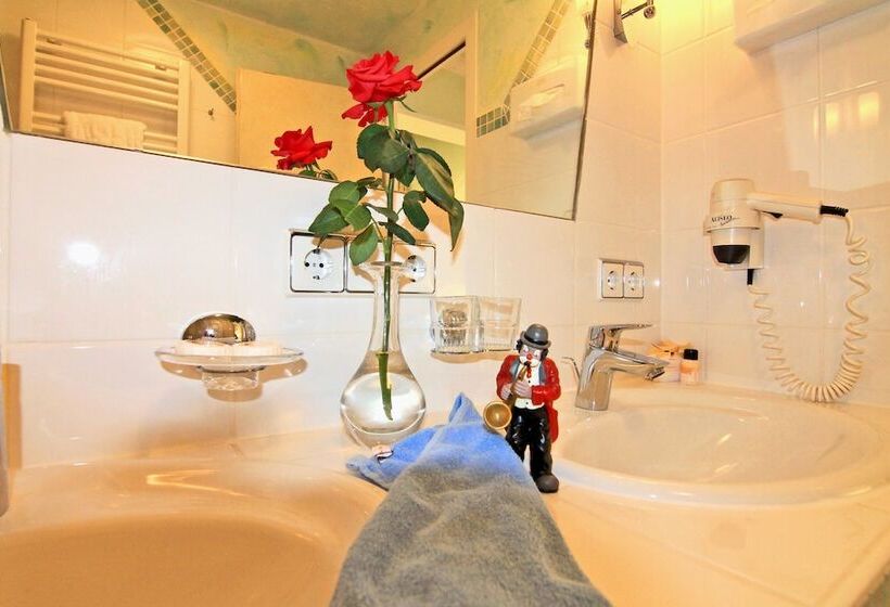 Balkonlu Standart Oda, Weingartner