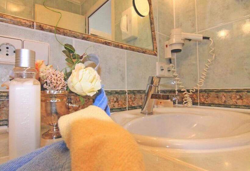 Standart Oda, Weingartner