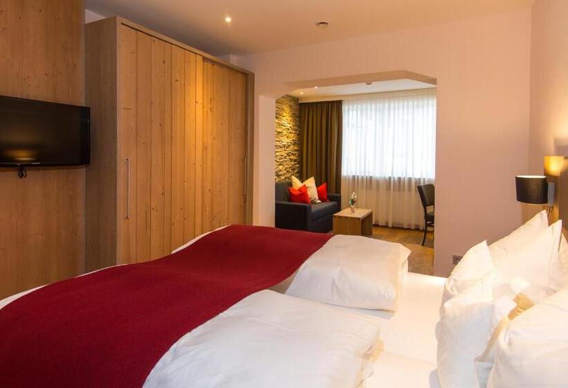 주니어 스위트, Zur Post