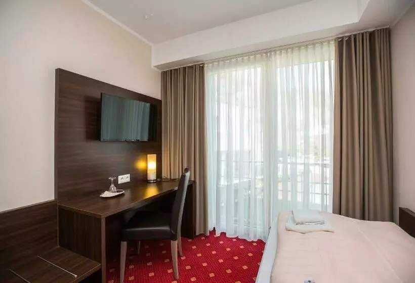 اتاق استاندارد سه نفره, Parkhotel Cochem