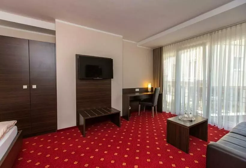 اتاق استاندارد سه نفره, Parkhotel Cochem