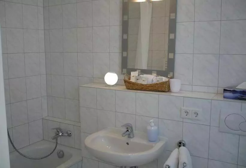 Comfort Room, Frick S