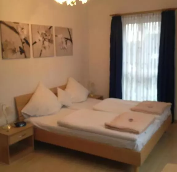 Comfort Room, Frick S