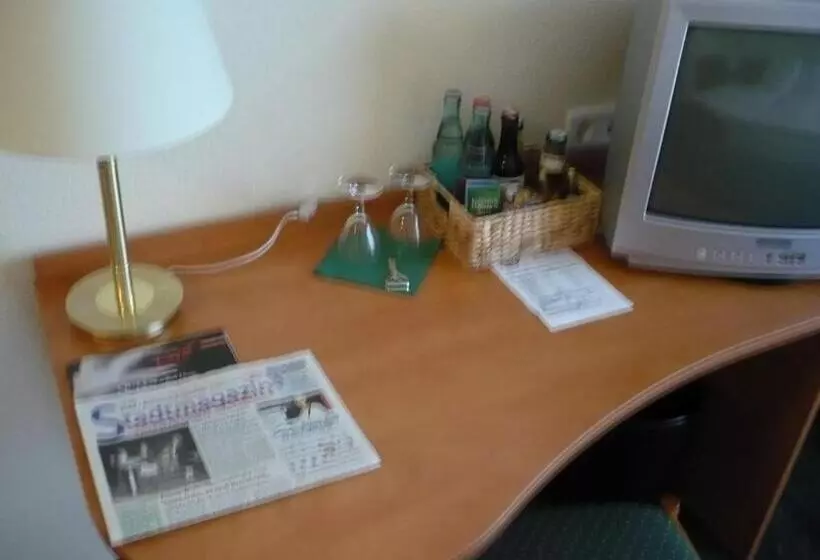 Standard Room, Frick S